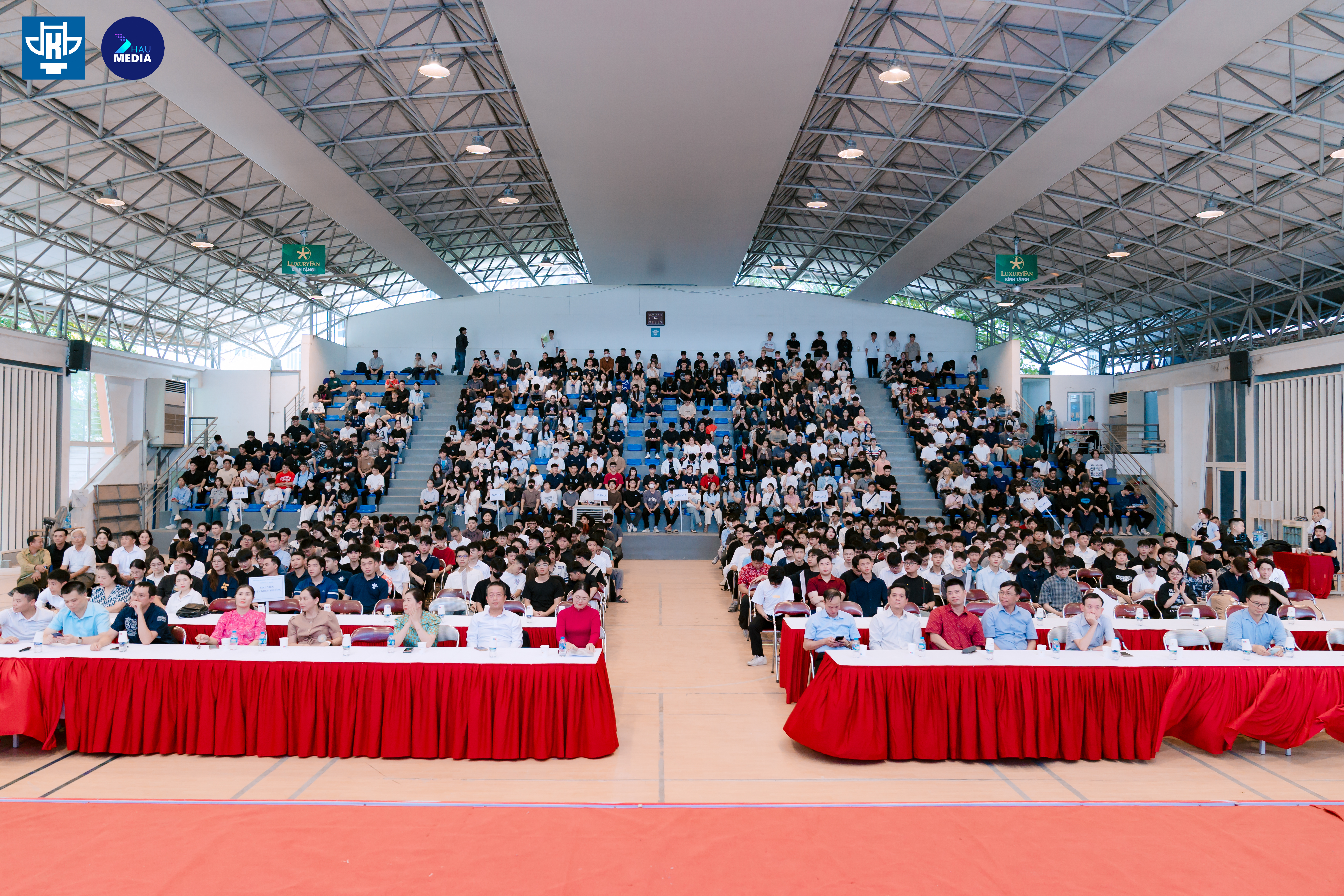 Representatives of Vilai Viet participated the Freshmen Welcome Event at Hanoi University of Architecture.